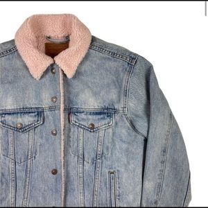 Levis Blue Denim / Pink Sherpa Lined Trucker Jeans Jacket Women's Medium Snap Up